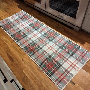 Ruggable Dress Stewart Tartan Patterned Runner Rug. 2.5'x7' NWT Never Been used.